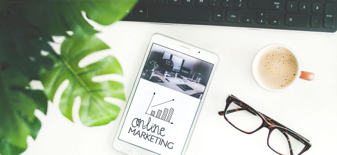 brown-framed-eyeglasses-905163